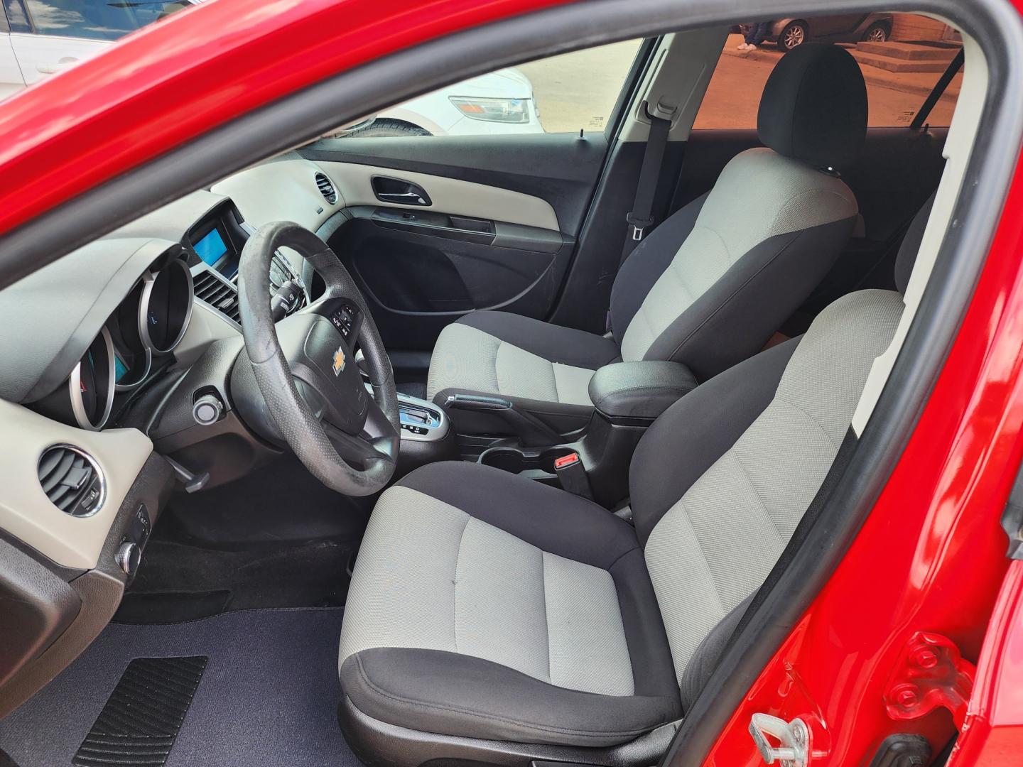 2014 RED Chevrolet Cruze LS (1G1PA5SH2E7) with an 1.8L L4 DOHC 16V FFV engine, 6-Speed Automatic transmission, located at 2660 S.Garland Avenue, Garland, TX, 75041, (469) 298-3118, 32.885551, -96.655602 - Welcome to DallasAutos4Less, one of the Premier BUY HERE PAY HERE Dealers in the North Dallas Area. We specialize in financing to people with NO CREDIT or BAD CREDIT. We need proof of income, proof of residence, and a ID. Come buy your new car from us today!! This is a very well cared for 2014 CH - Photo#11